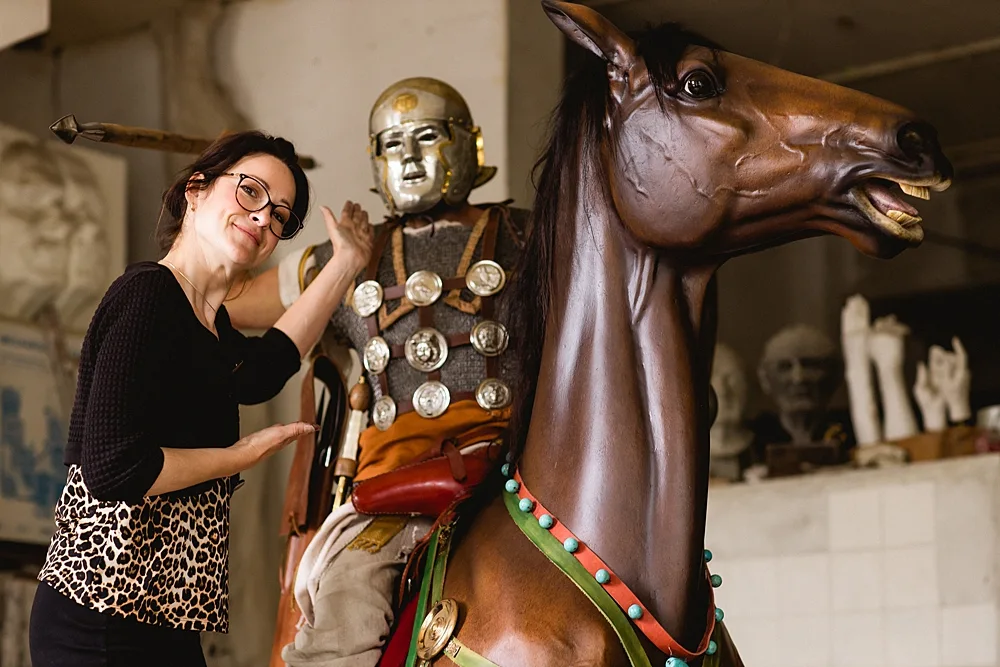 Lebensechte Museumsfigur eines römischen Reiters – Arbeit aus dem Atelier Stelling
