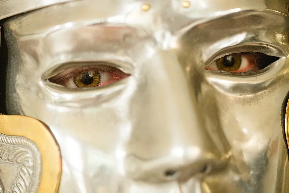 Lebensechte Museumsfigur eines römischen Reiters – Arbeit aus dem Atelier Stelling