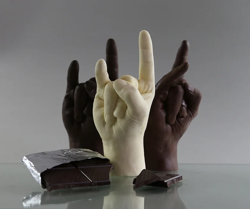 Handabformung aus Schokolade