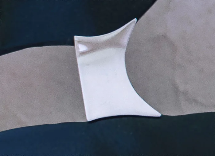 Babybauch schwarz Lack Schmuckdetail Echtsilber glänzend