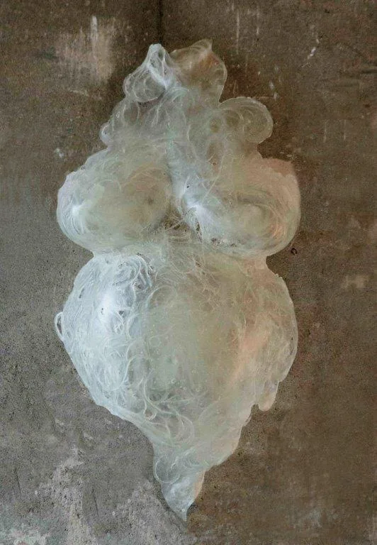 Babybauch weiss transparent