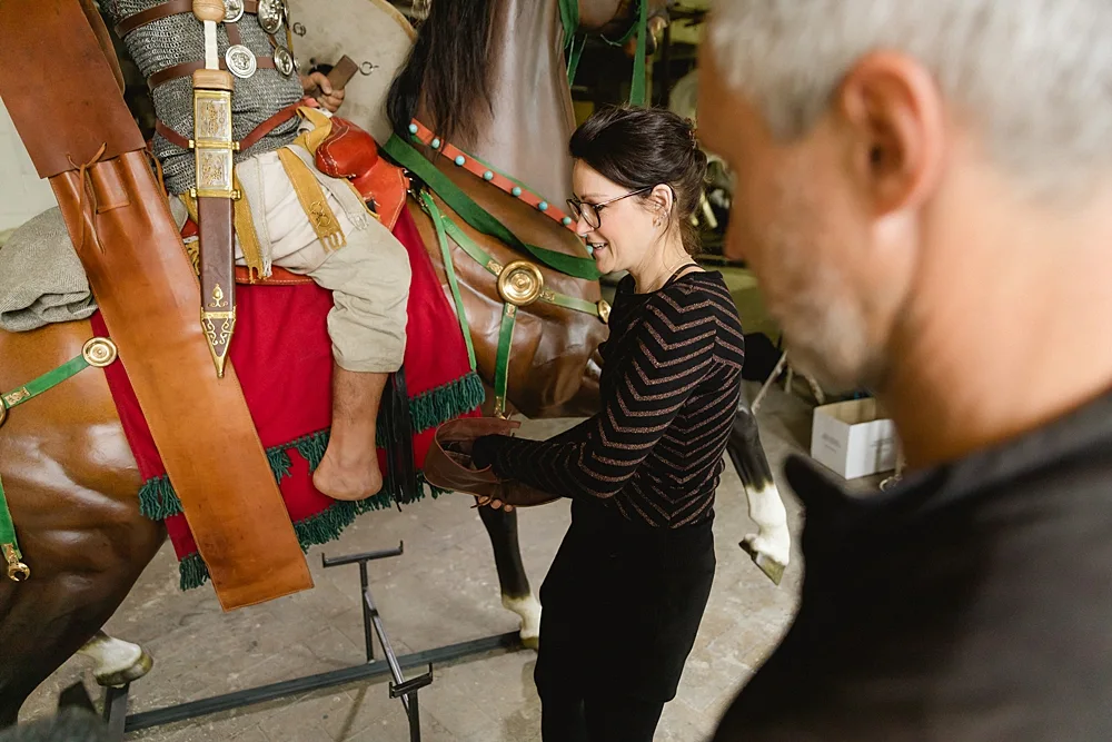 Einblick in die Arbeit an Museumsfiguren für einen MDR-Beitrag