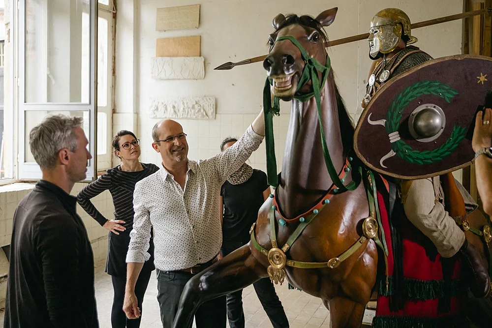 Einblick in die Arbeit an Museumsfiguren für einen MDR-Beitrag